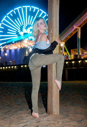 Club party turns into orgy as girls get drunk enough for wild public sexying